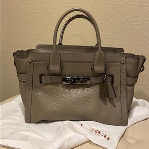 Coach 34816. Pebbled Leather Swagger crossbody bag